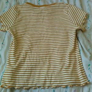 A nice cute top to were on a daily